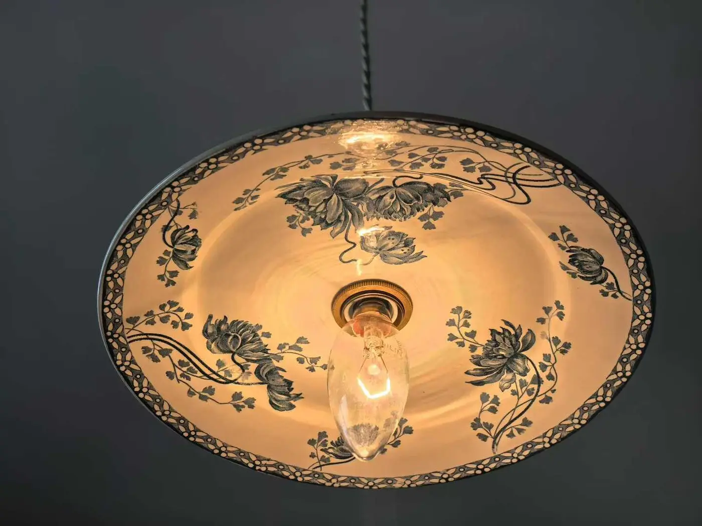 French Vintage Plate Pendant Light, 23.5 cm Diameter