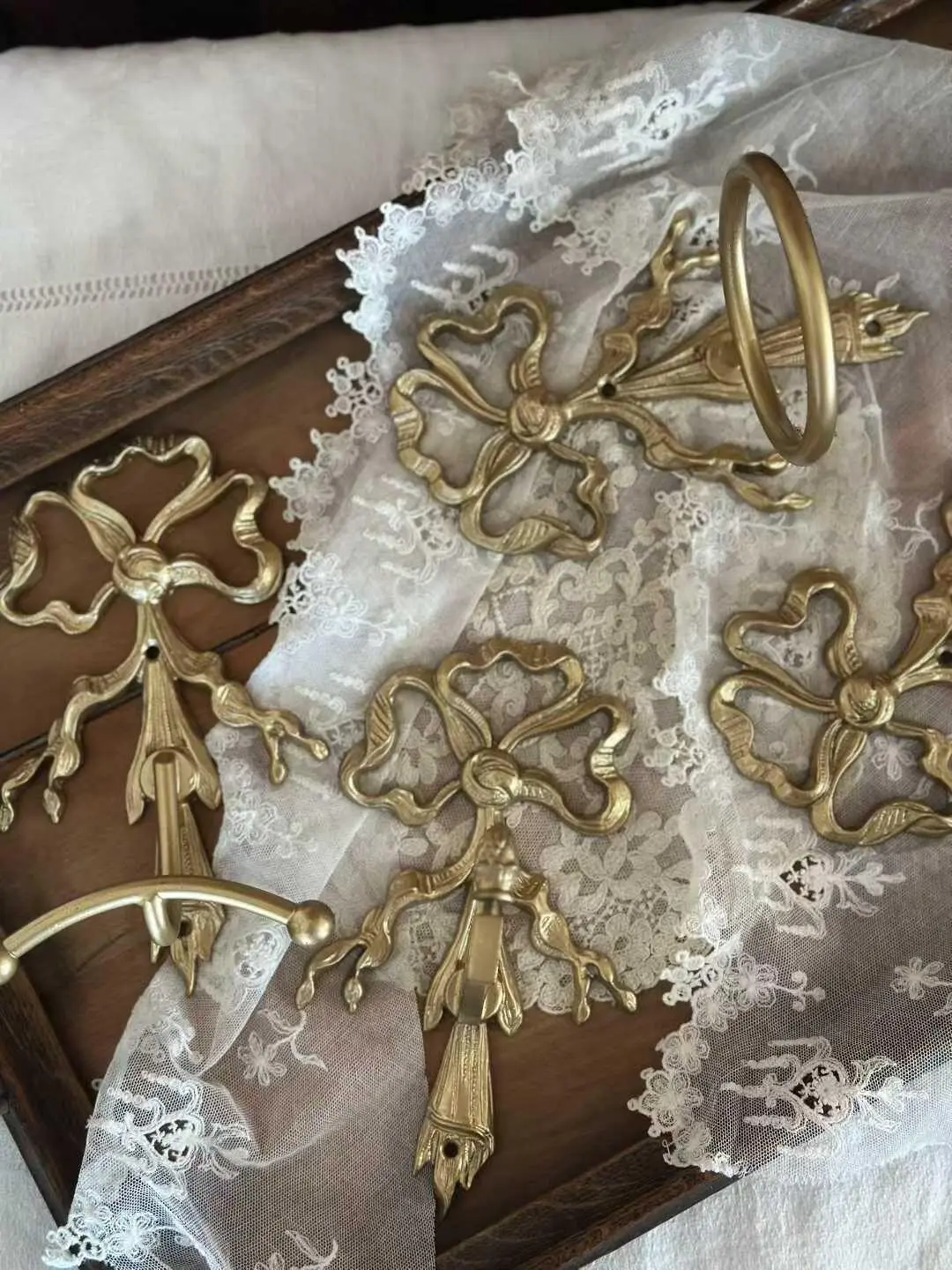 Vintage Bow-Motif Metal Wall-Mounted Bathroom Accessory Set