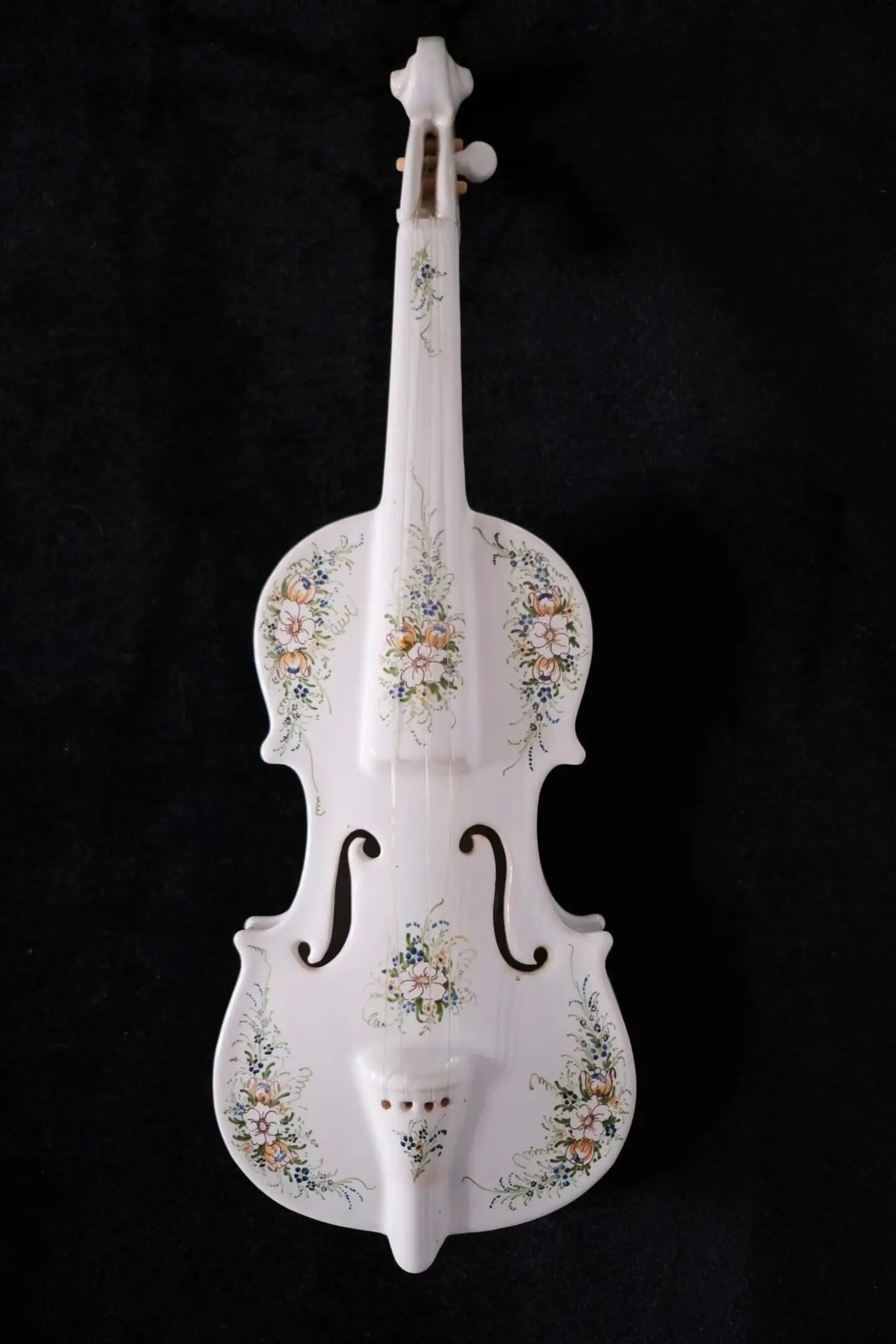 French Vintage Hand-Painted Ceramic Violin Ornament (1950s–60s) — Damaged Tuning Peg