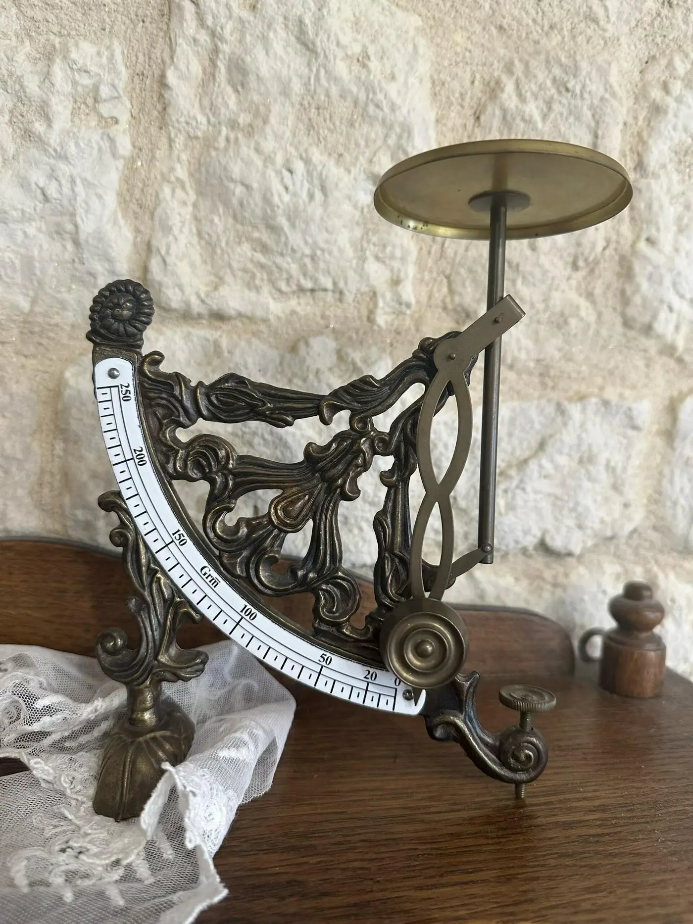 Vintage German Scale, 250 g Capacity