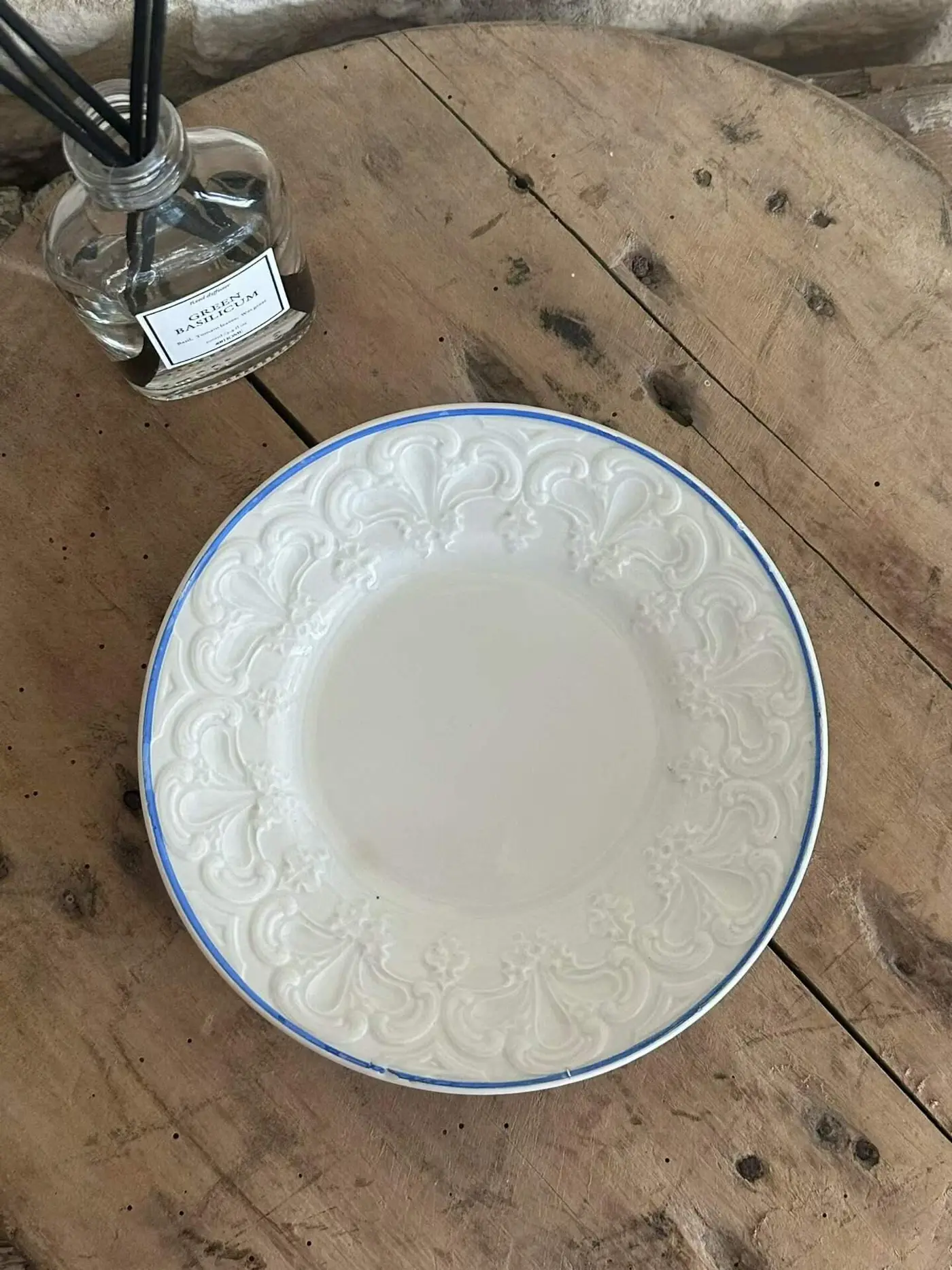 Creil et Montereau Embossed Relief Plate, 19.7 cm