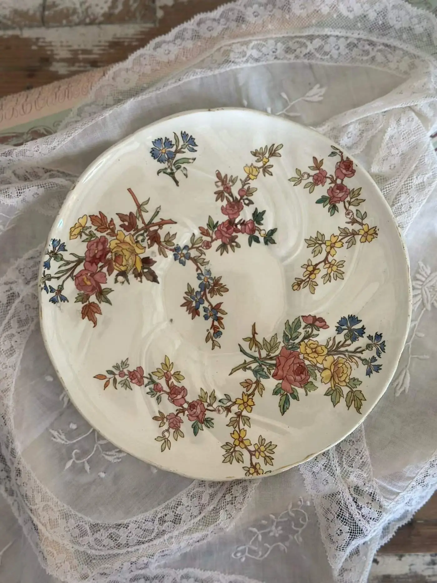 Sarreguemines Louis XV Pattern Large Saucer / Small Plate, 18.5 cm