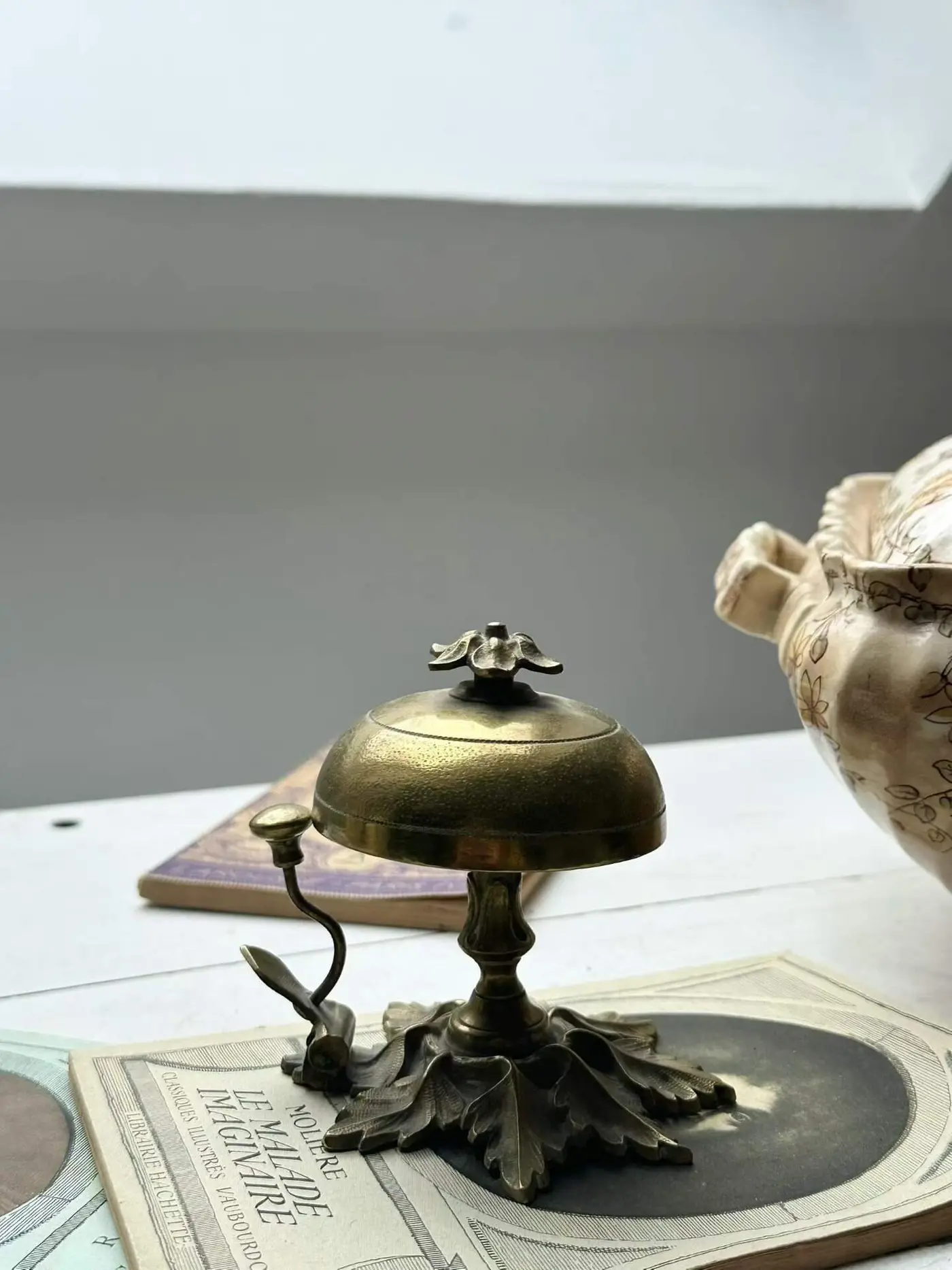 French 1920s Art Nouveau Brass Hotel Desk Service Bell with Oak-Leaf Base