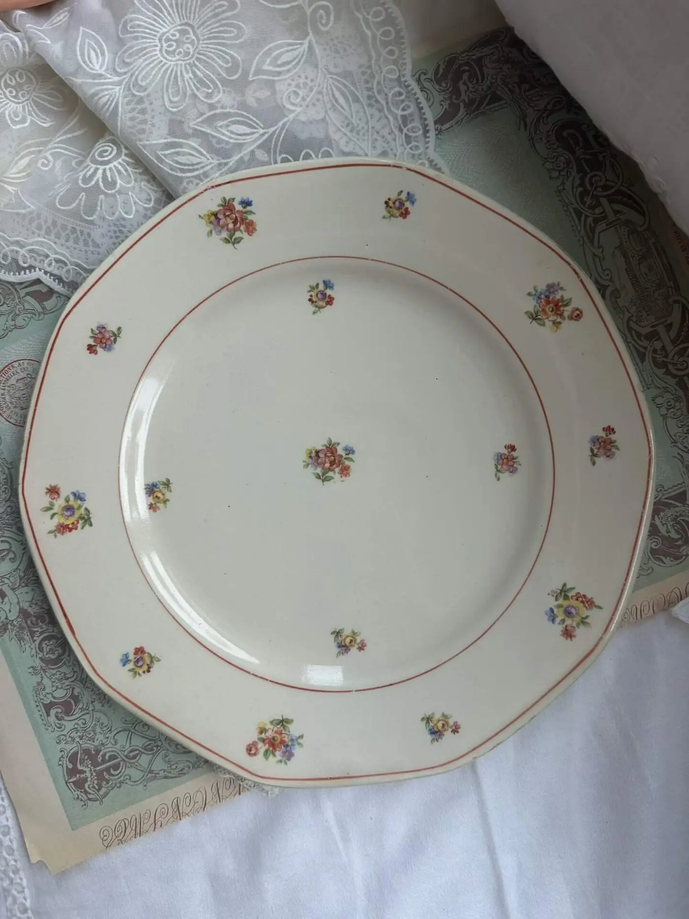Cream-Colored Small Floral Flat Plate, 24 cm (Vintage)