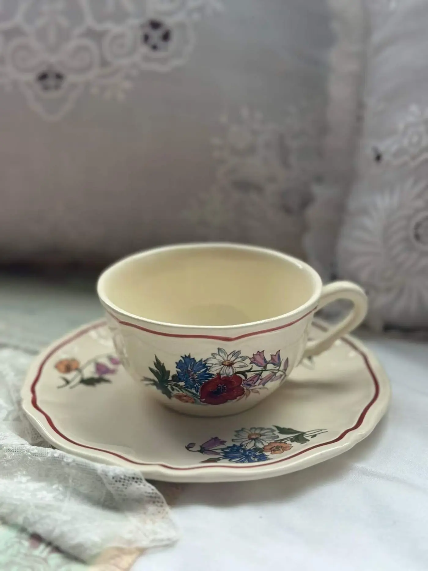 Sarreguemines Country Series Red Tea Cup, 180 ml