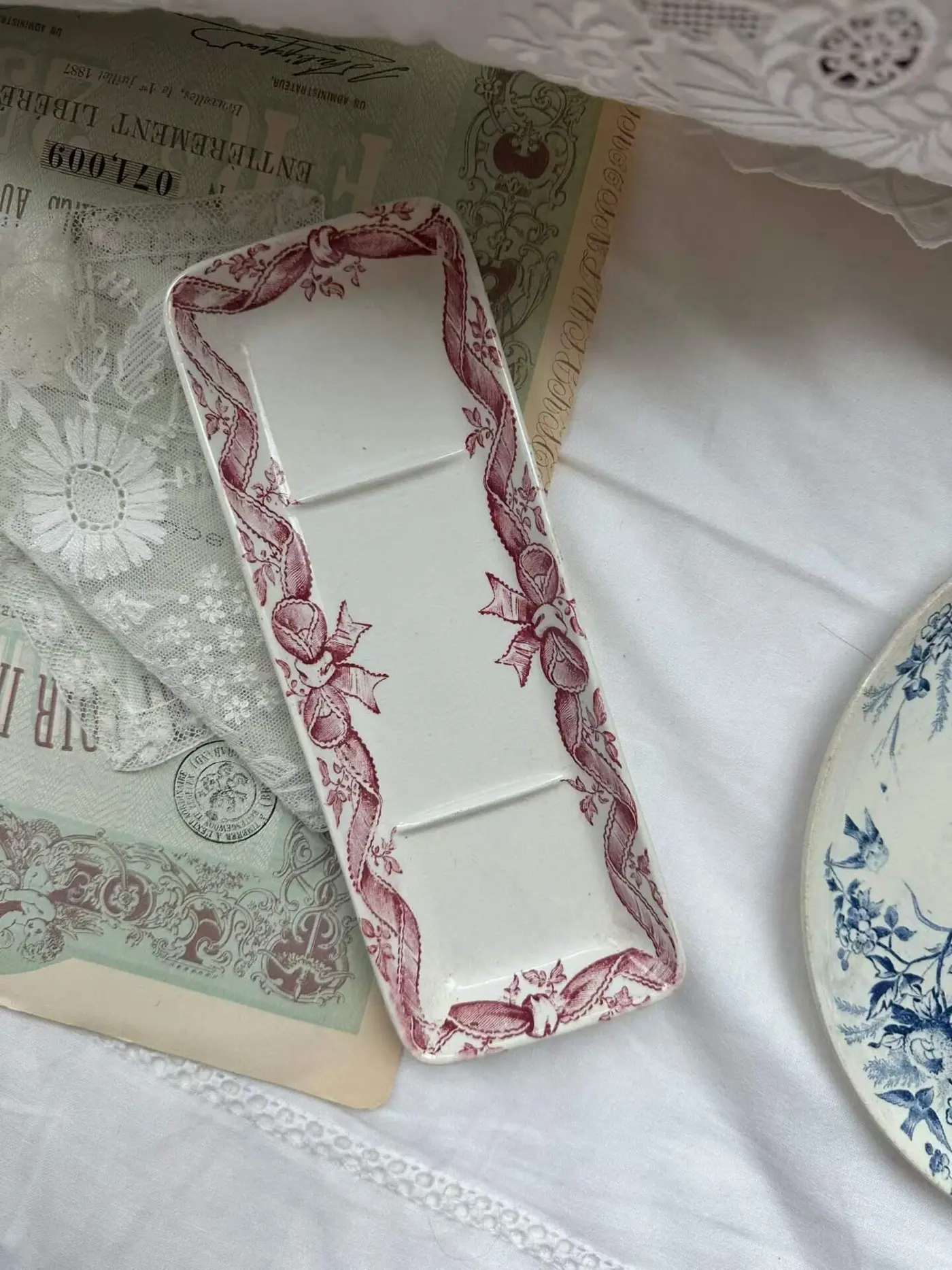 Sarreguemines Bow Soap Dish