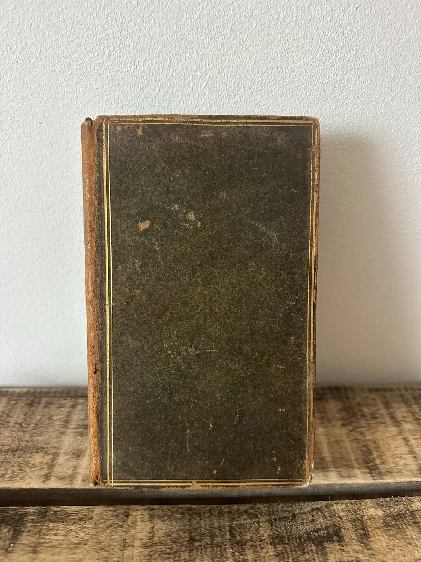 Antique French 'Tables synchroniques de l’Histoire de France' — Hardbound (spine marked 1836)
