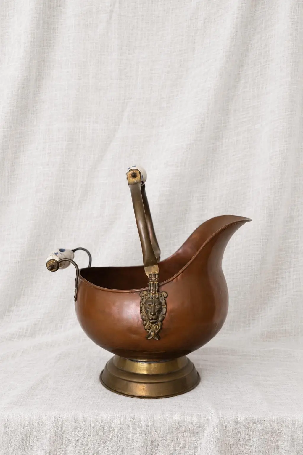 19th-Century French Copper Coal Bucket with Lion-Head and Blue-and-White Porcelain Handle