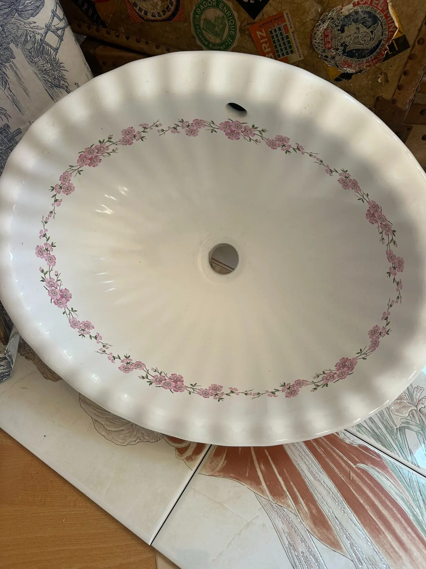 French vintage Porcelaine de Paris pink floral inset ceramic washbasin, approx. 51 × 41 cm