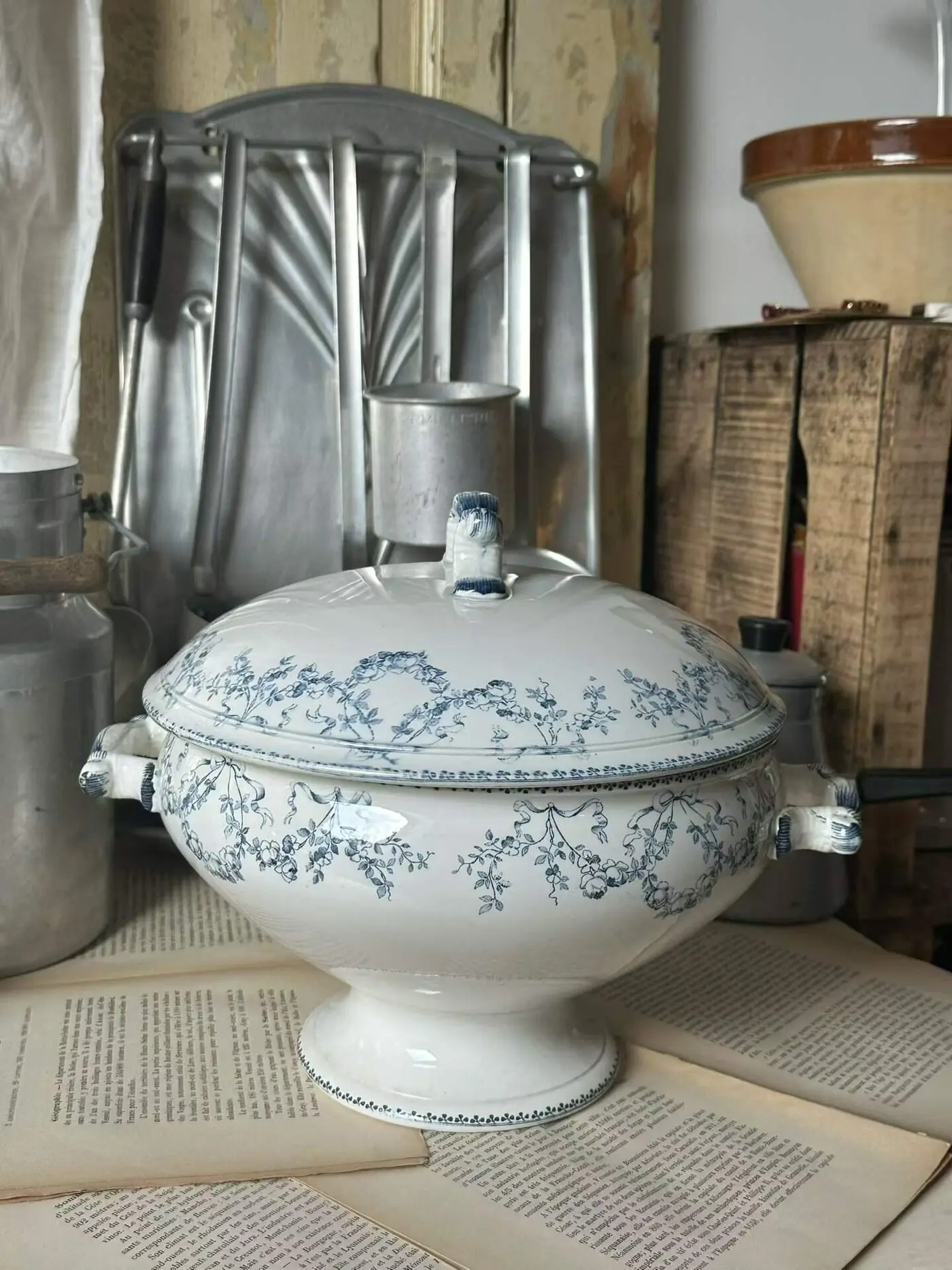 French Sarreguemines Mozart Series Large Soup Tureen (Vintage)