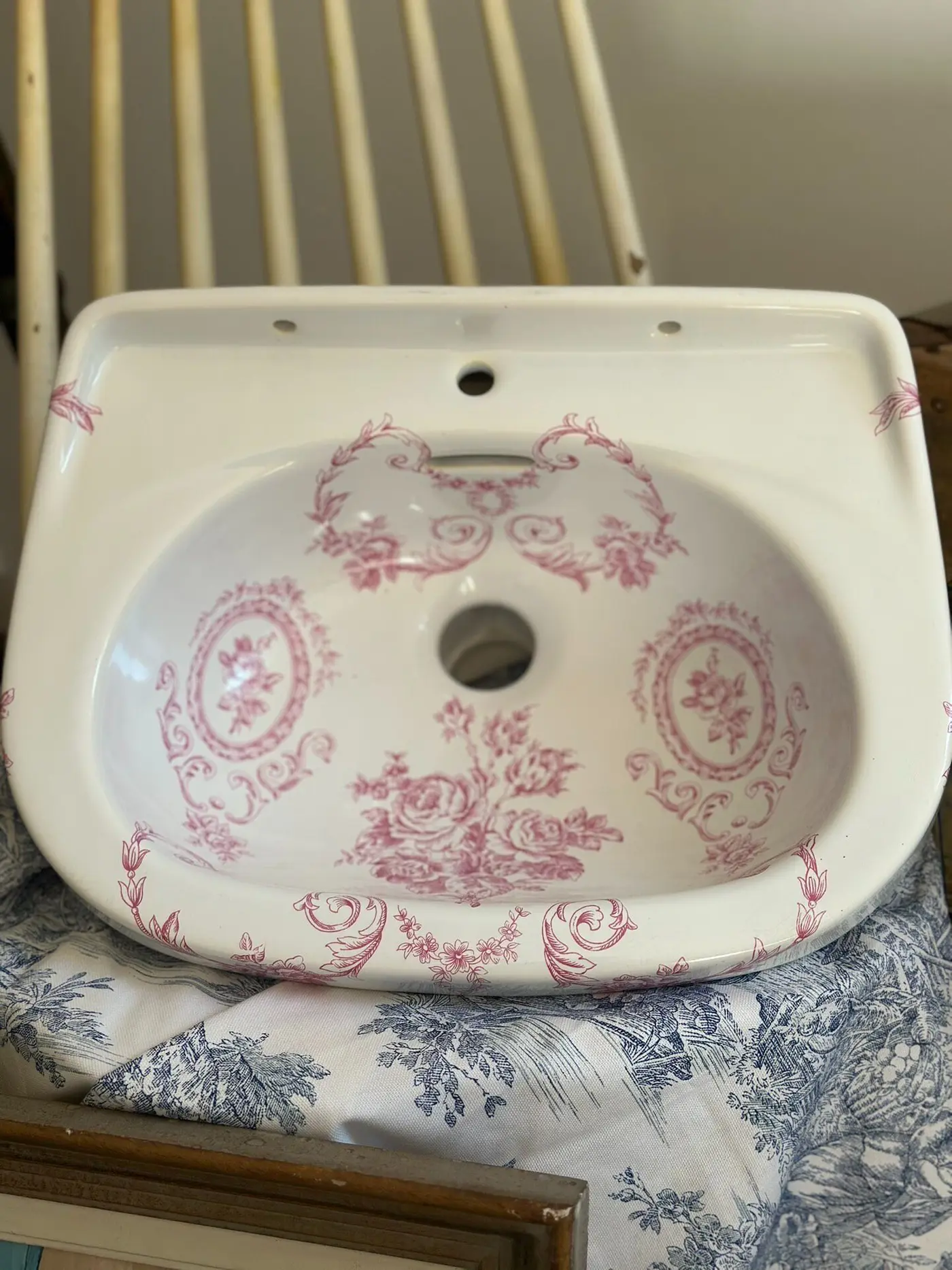 French Vintage Wall-Mounted Ceramic Sink — Pink Floral
