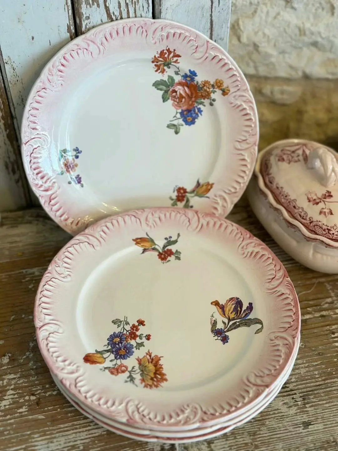 French vintage Sarreguemines pink relief dessert plate