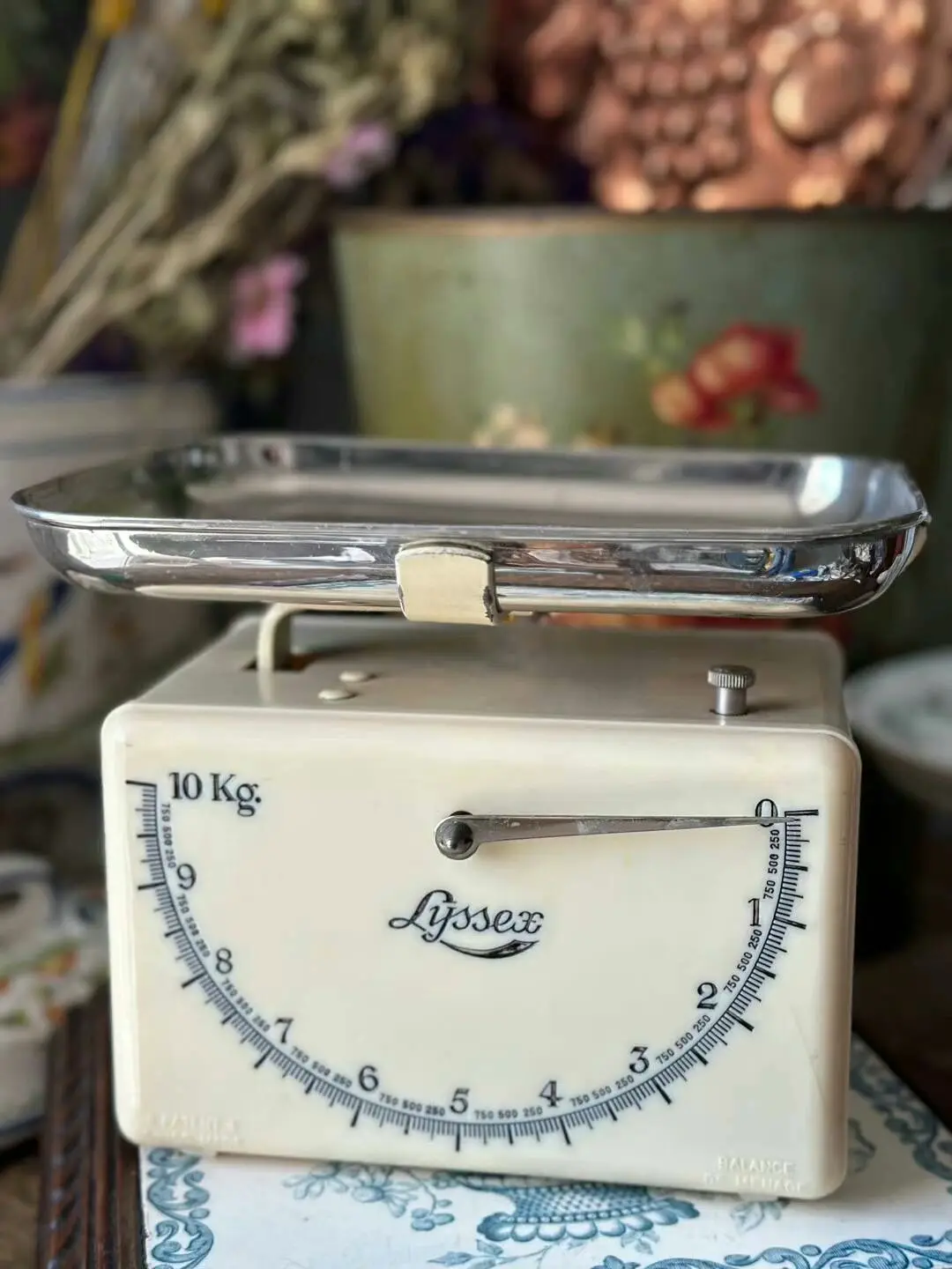 Lyssex Swiss Cream-Colored Vintage Scale