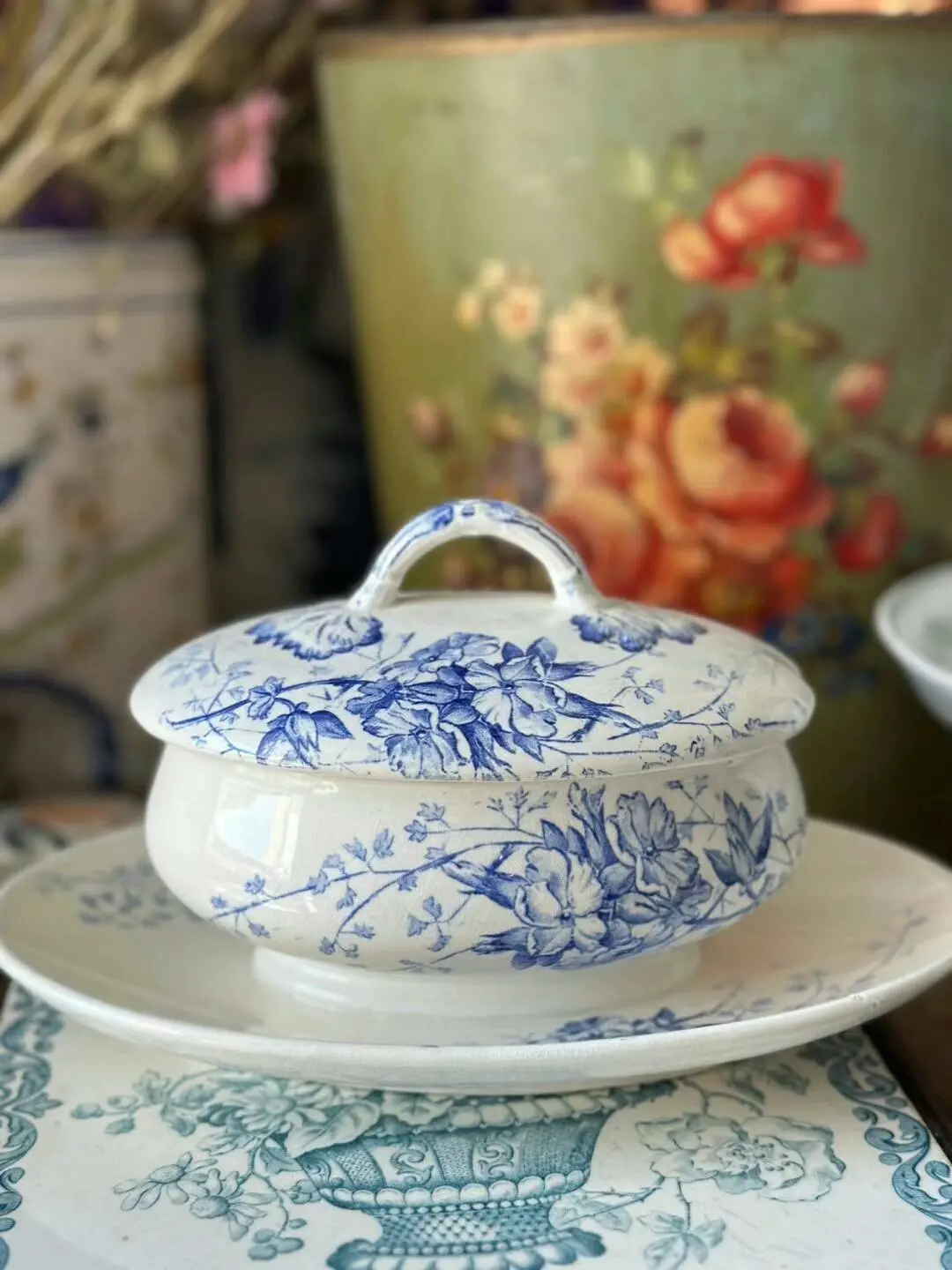 French vintage Creil Montereau sauce boat
