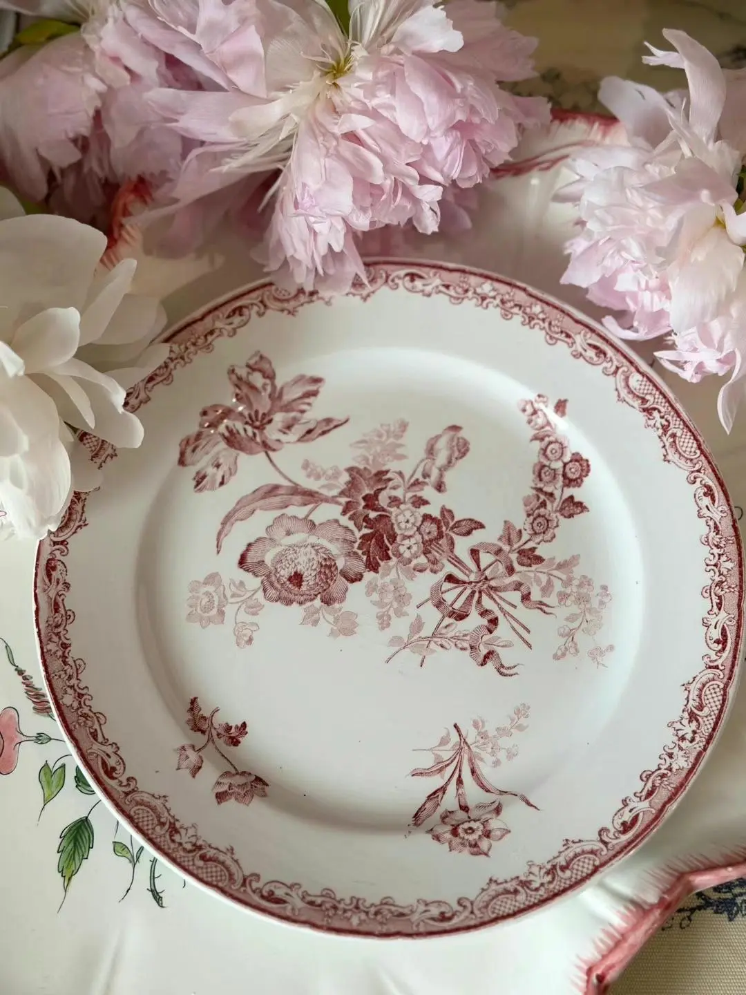 Sarreguemines Fontange Series Vintage Flat Plate, 23.2 cm