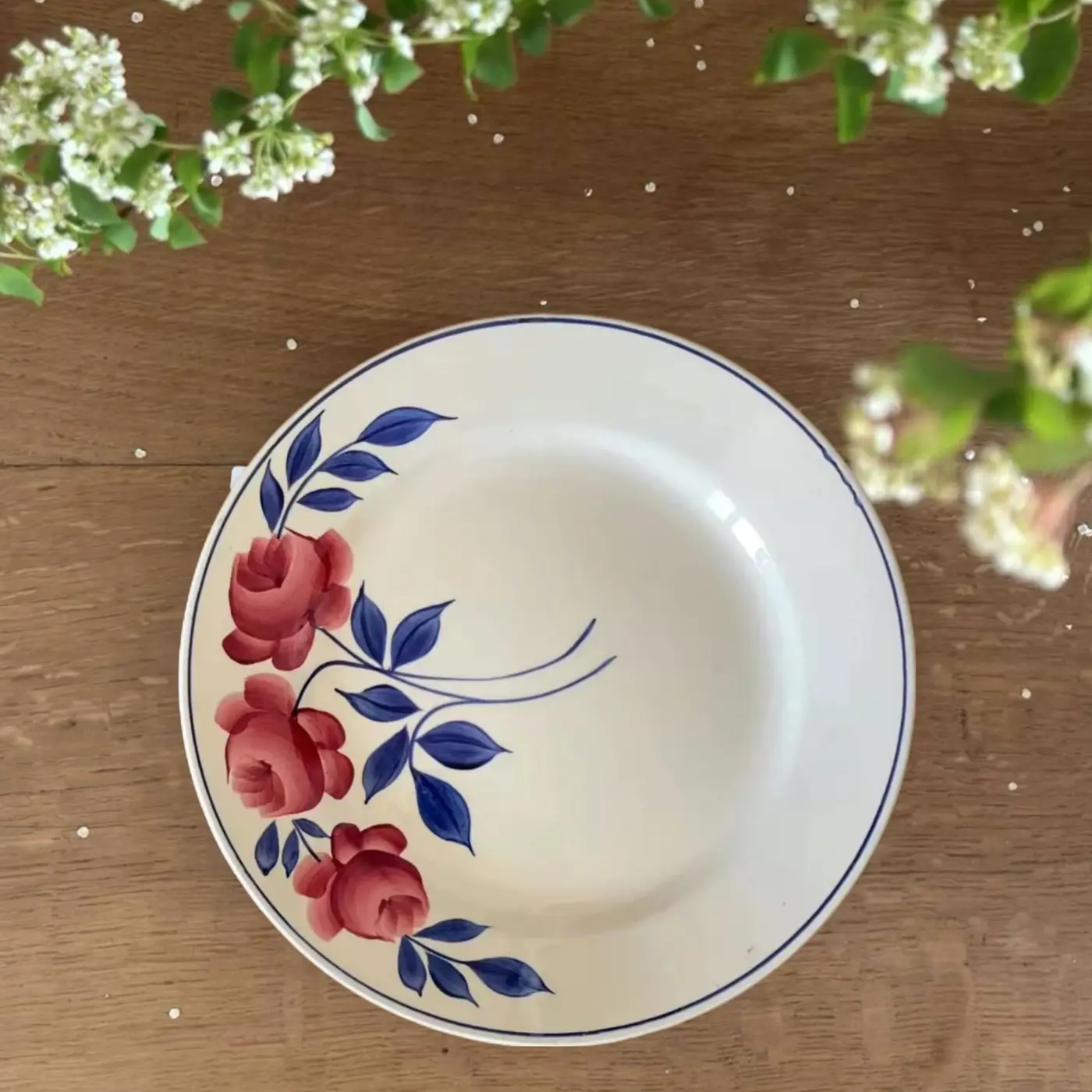 French Vintage H.B.C. Hand-Painted Country-Style Flat Plate, 22.5 cm