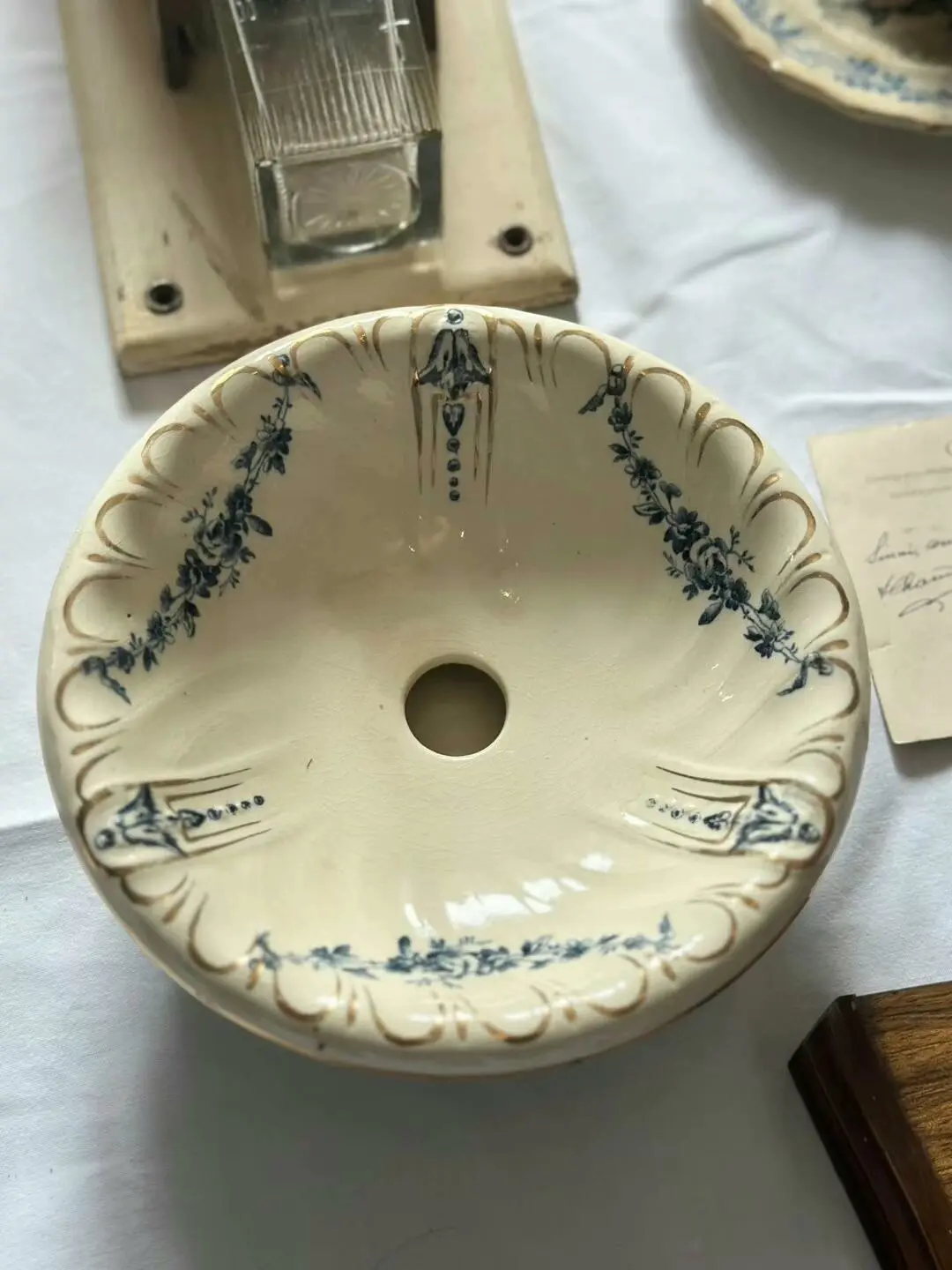 French Gien Blue Wreath Gilt Draining Soap Dish (1886–1938), Rare Pattern, Ø18.5 × H6 cm