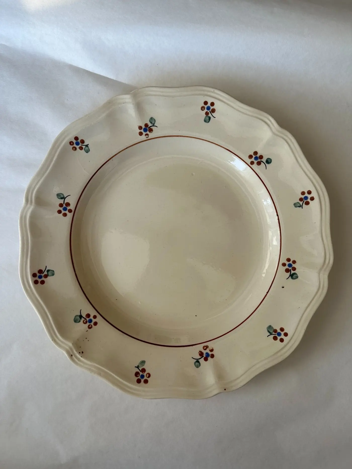 French Vintage Sarreguemines Cream Floral Flat Plate, 23 cm