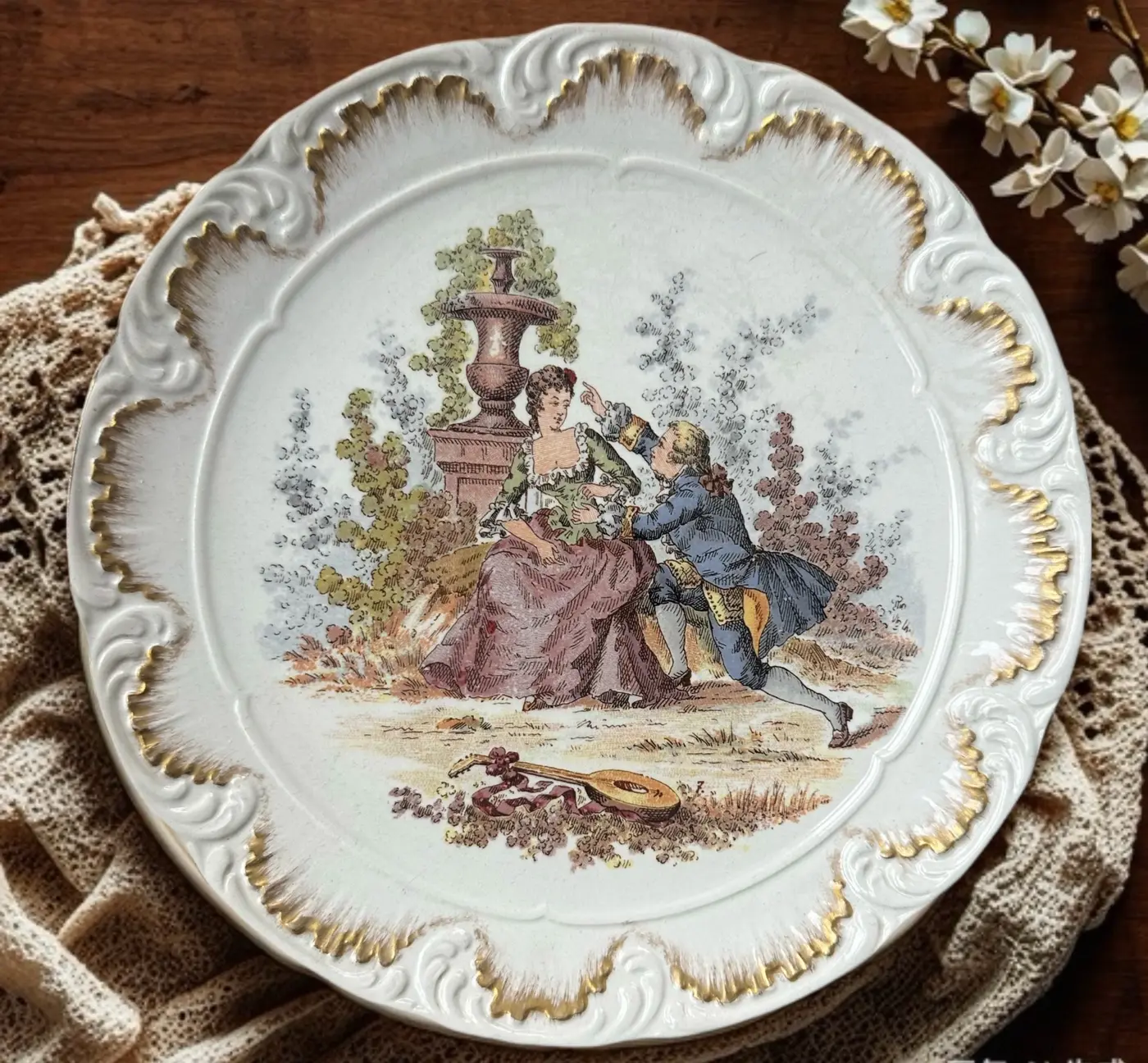 French Vintage Sarreguemines 21 cm Dinner / Hanging Plate