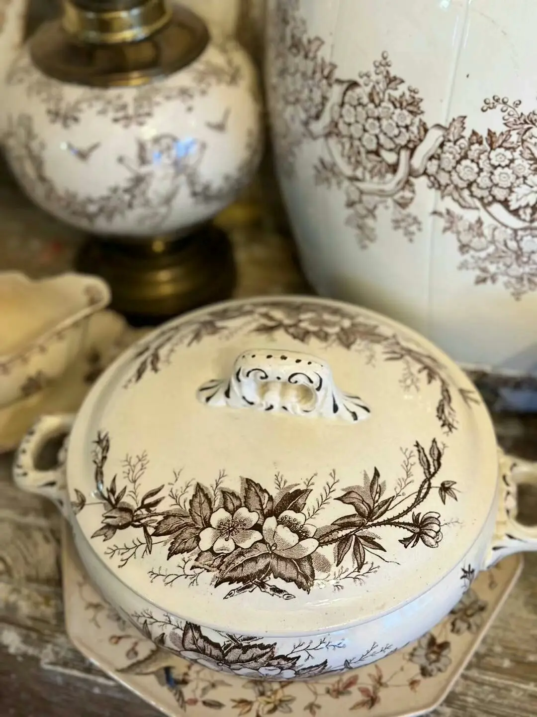 Vintage Choisy-le-Roi Brown Garland Small Soup Pot