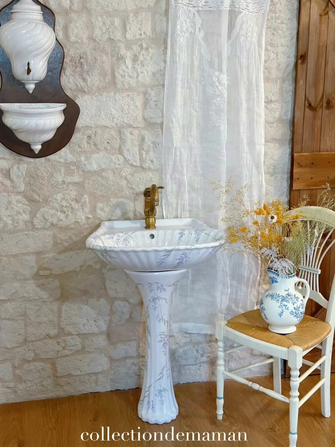 French Shell Pedestal Vintage Washbasin with Wisteria Decoration