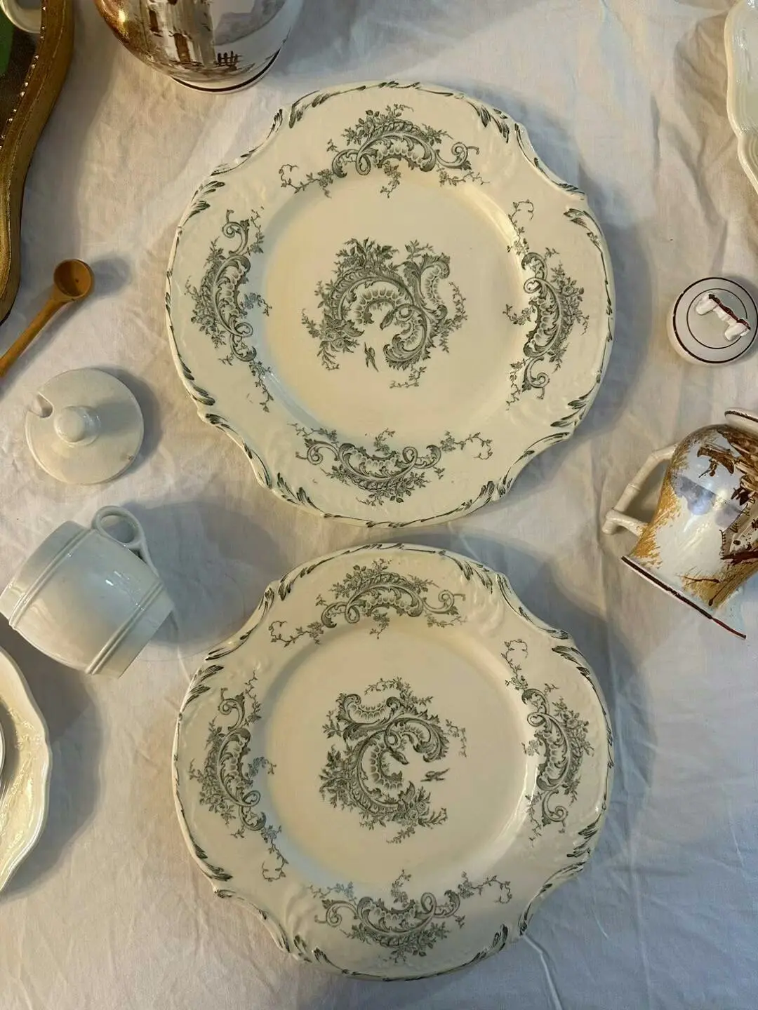 French Vintage Gien Embossed Dinner Plate — 23 cm (6 Available)