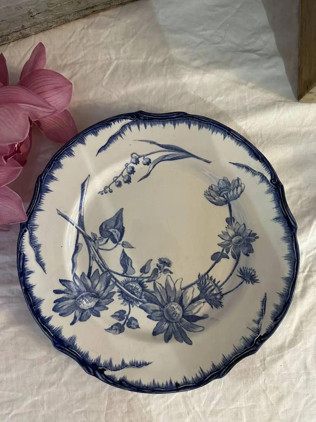 Creil et Montereau Sunflower Relief Plate, Vintage, 25.5 cm