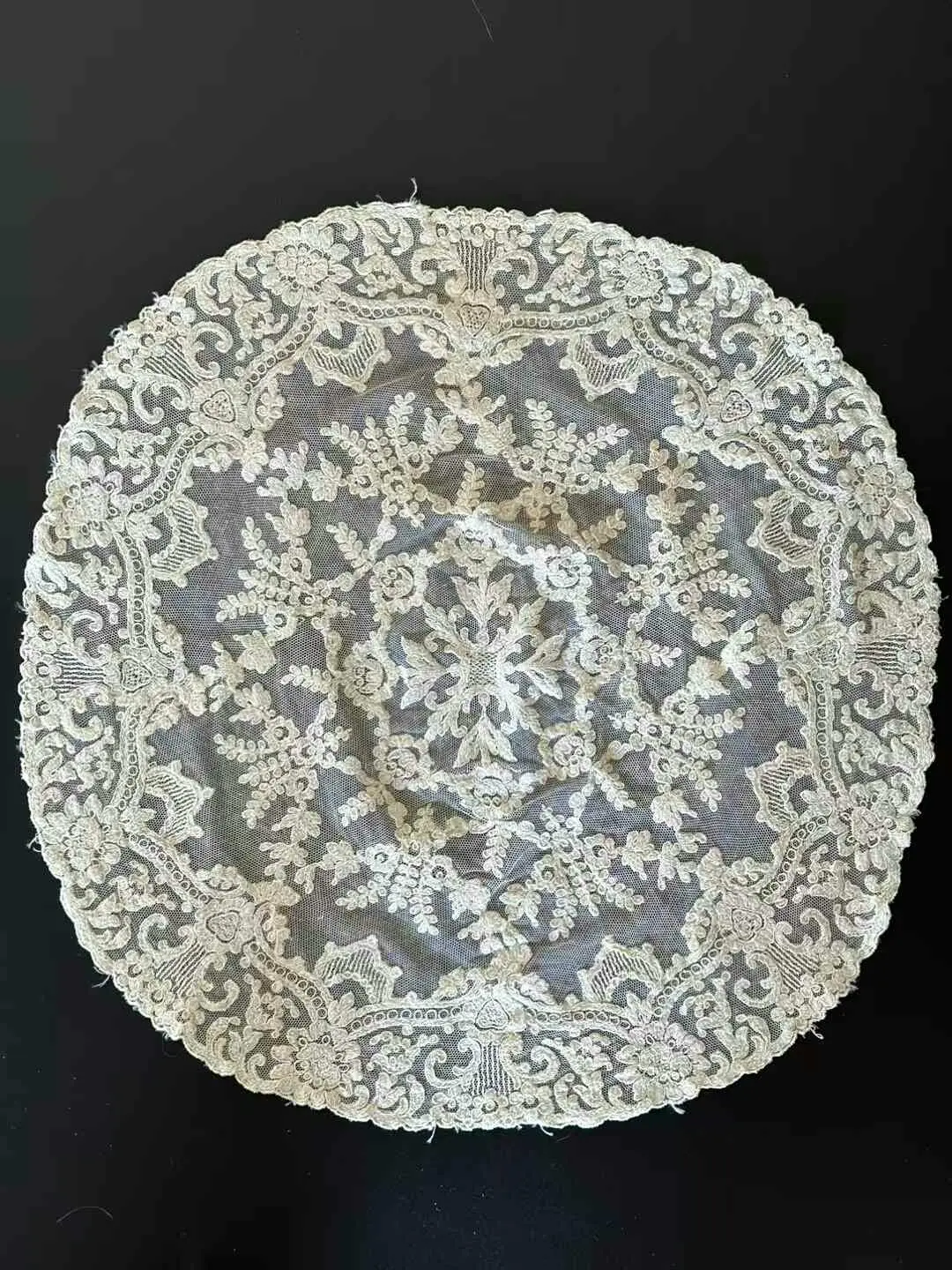 Antique French Alençon Lace, 42 cm