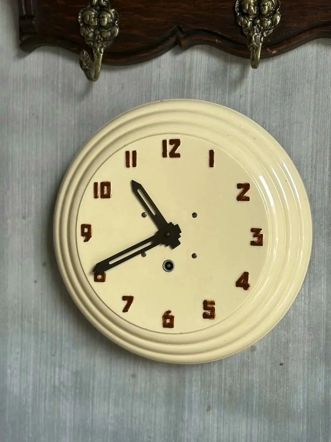 French 1960 Ceramic Mechanical Wall Clock, 34 m Diameter