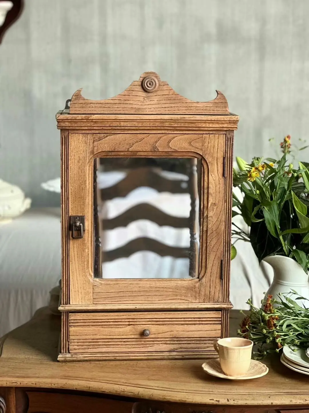 Vintage Wall-Mounted Solid Wood Small Cabinet