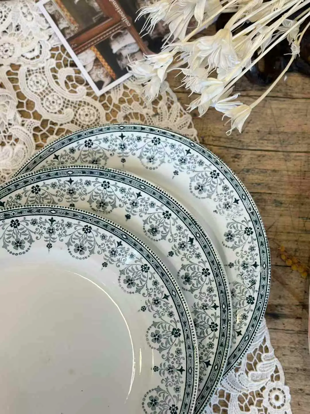 Vintage French Moulins des Loups Scalloped Porcelain Plate, 23 cm