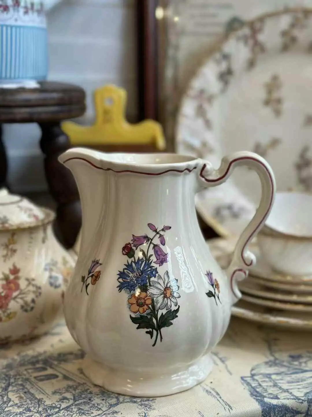 Vintage French Sarreguemines Country-Style Teapot/Coffee Pot, 19 cm — with imperfections