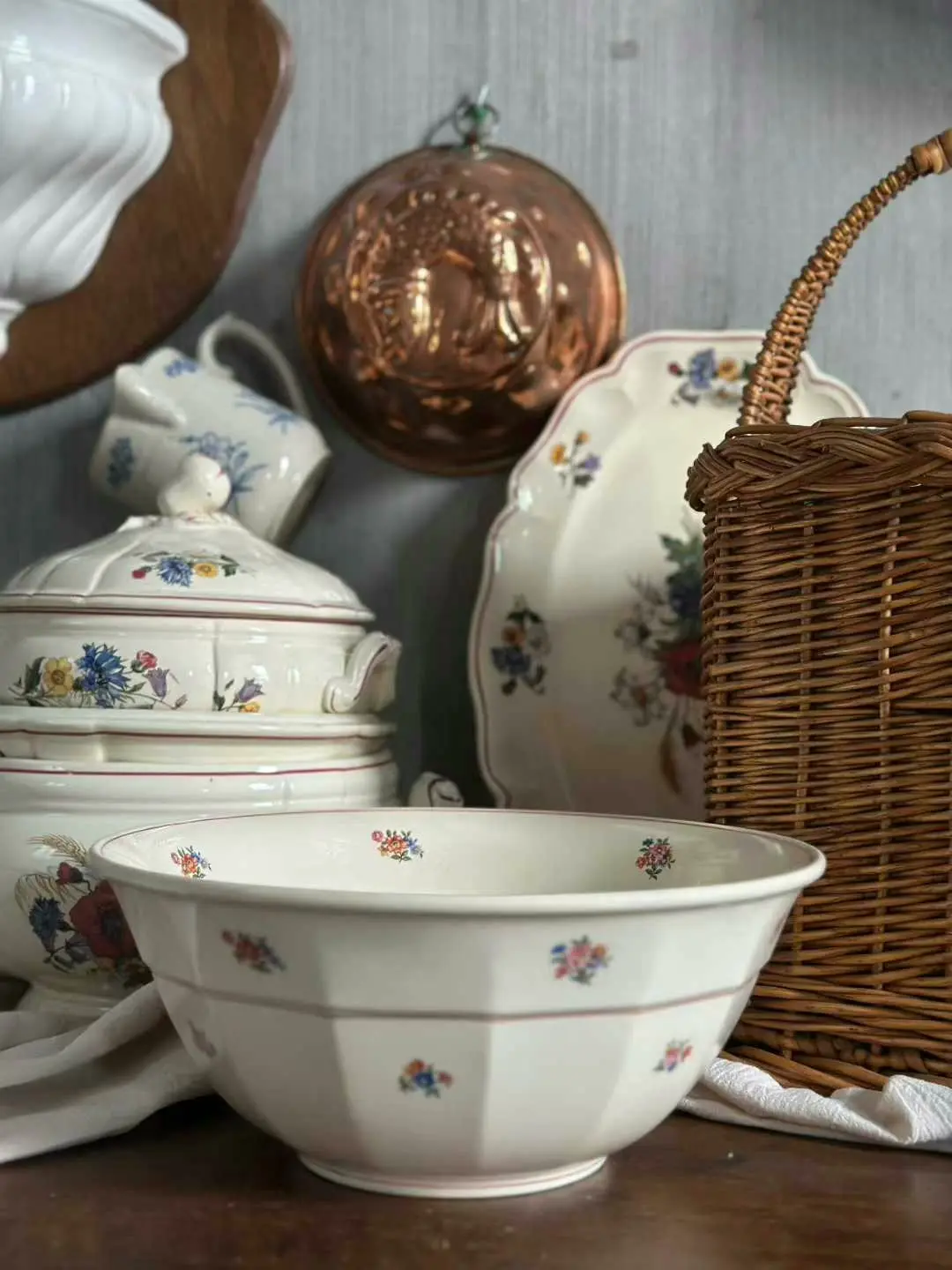 French Moulin des Loups Large Cream-Ground Floral Salad Bowl