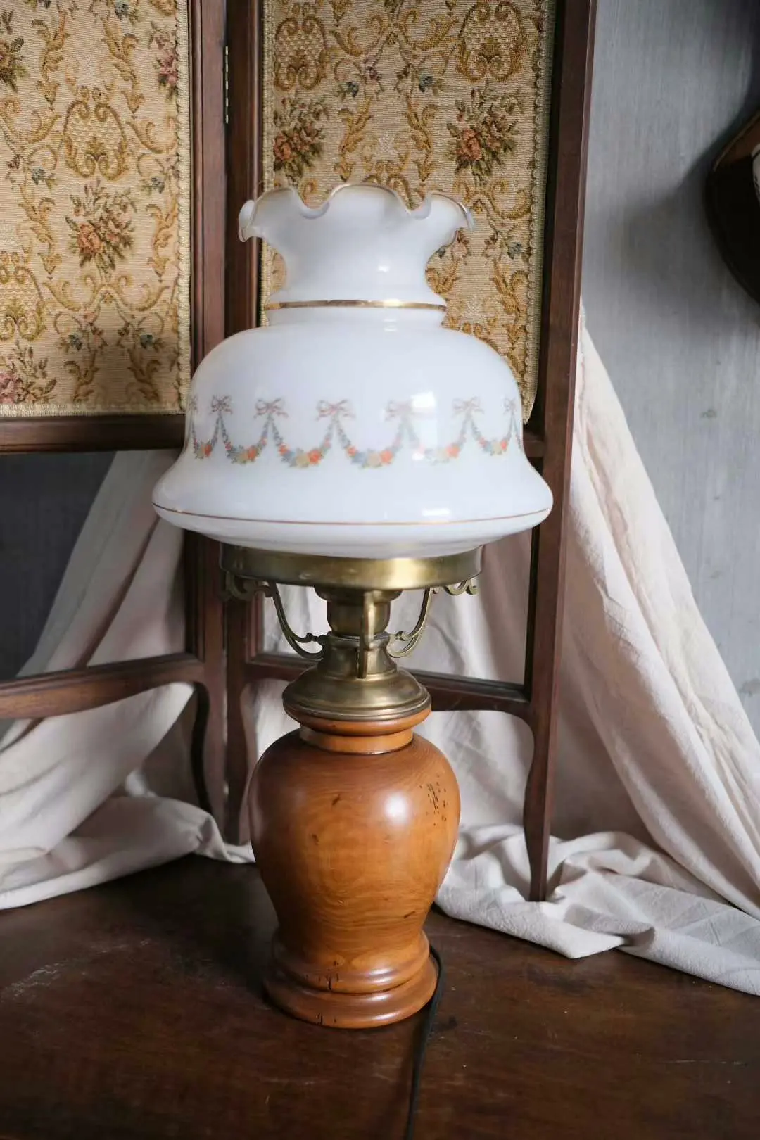 French Vintage Milk Glass Table Lamp with Bow
