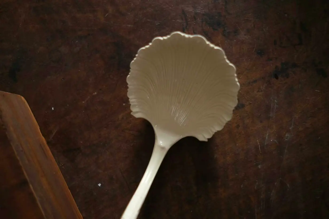 19th-Century French Fine Faience Soup Ladle with Lacy Shell Border, 28 cm