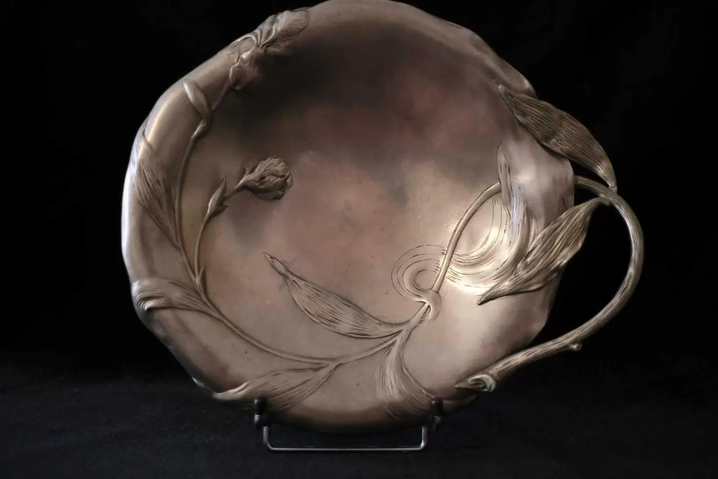 Metal and Nature Embrace — Iris (Vintage Decorative Object)