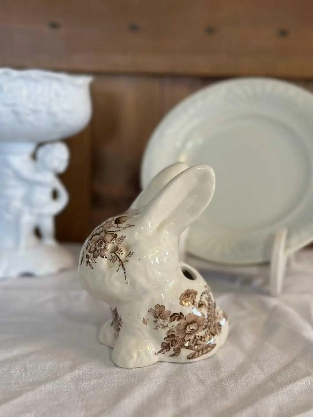 Staffordshire England Vintage Brown Lace-Pattern Rabbit Toothbrush Holder